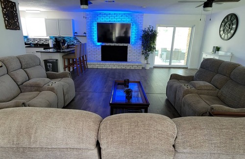 Northeast Pensacola House | Beautiful vacation Home Near Airport, I10, shopping