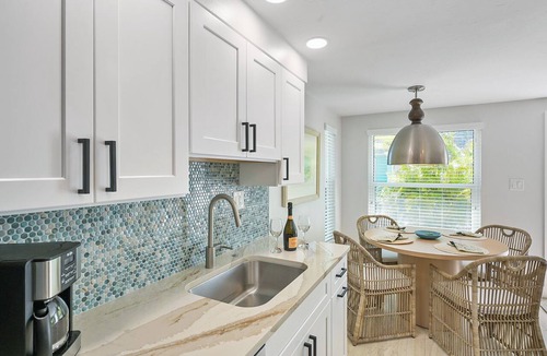 Anna Maria Condo | Beautiful Villa, Perfect Small Getaway. Close to beach, beach gear provided!