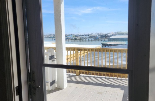 Venice House | Beautiful Waterfront 3Bdr/2 Bath in Venice Marina REMODLED NO BOAT SLIP OR ICE