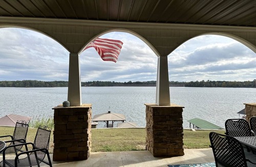 Leesburg House | Beautiful waterfront home with year-round water ~ Sleeps 14