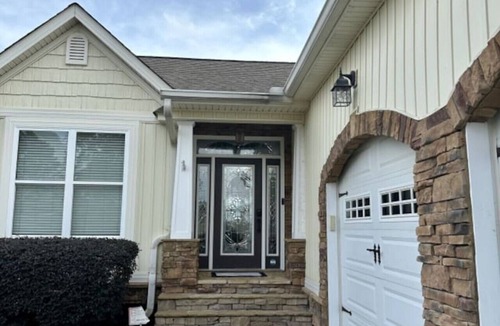 Leesburg House | Beautiful waterfront home with year-round water ~ Sleeps 14