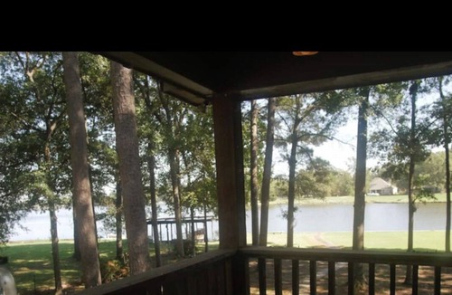 Flowood House | Beautiful Waterfront Home with Boat Dock