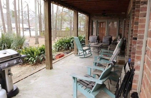 Flowood House | Beautiful Waterfront Home with Boat Dock