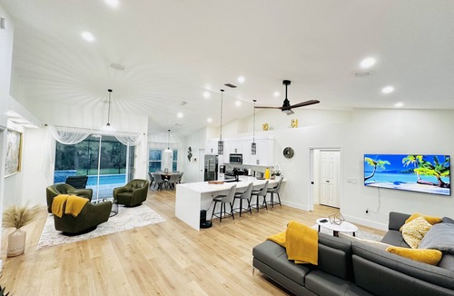 Crown Pointe House | Beautiful welcoming house in Paradise named Naples!