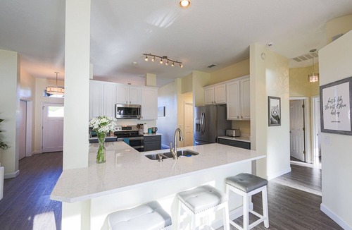 DeLand House | Beautifully Appointed Lakefront home in quiet neighborhood, with pool & hot tub