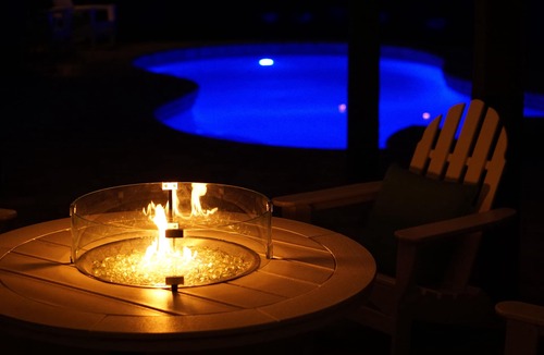 DeLand House | Beautifully Appointed Lakefront home in quiet neighborhood, with pool & hot tub