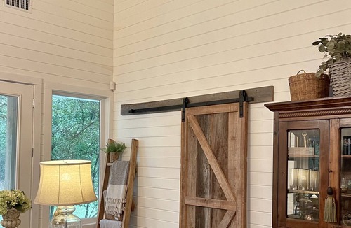 Milton House | Beautifully built farmhouse on the Vermilion river in Cajun Country!