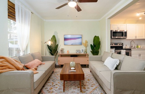 St. Petersburg Cottage | Beautifully restored Cottage -Pet friendly - firepit & gazebo -Centrally located