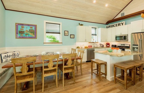 Midtown House | *BEAUTY OF THE BEACH @ CASA EAST* Beach House + Last Key White Glove Service