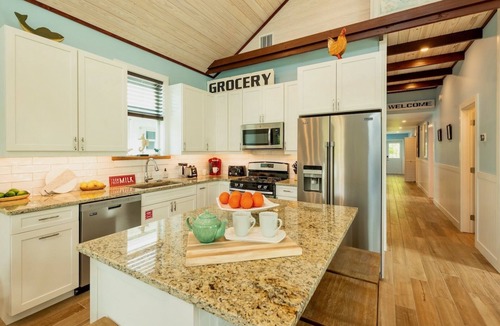 Midtown House | *BEAUTY OF THE BEACH* Monthly Beach House Rental + LAST KEY SERVICES…