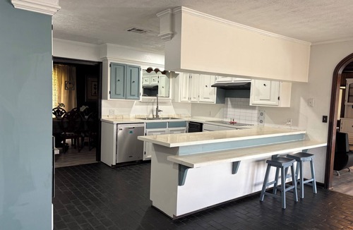 Bell City House | Becky’s Country Come to Town Private Billiards Lounge & Cozy Retreat