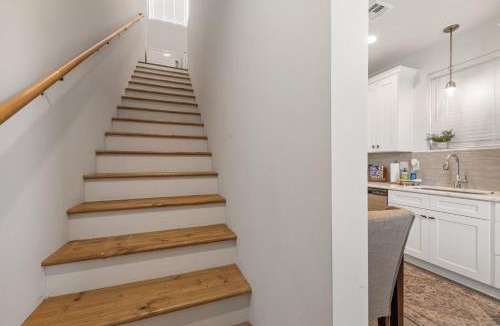 Lafayette Villa | Beignet House Cajun Luxury Full Kitchen Fast WiFi