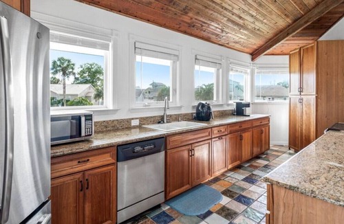 Santa Monica House | Belaire Bungalow | 2 minute walk to the Private Gated Beach Access | Large Outdoor Space