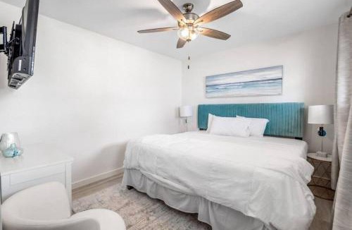 Santa Monica House | Belaire Bungalow Gated Beach Access