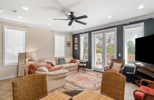 Sunnyside Apartment | Bella Costa 144