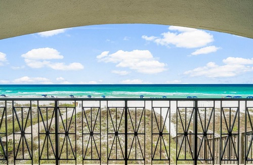 Frangista Beach House | *Bella Vista on the Beach*Fully Remodeled*Hot Tub*Beach Gear*Shared Pool*9 Beds*