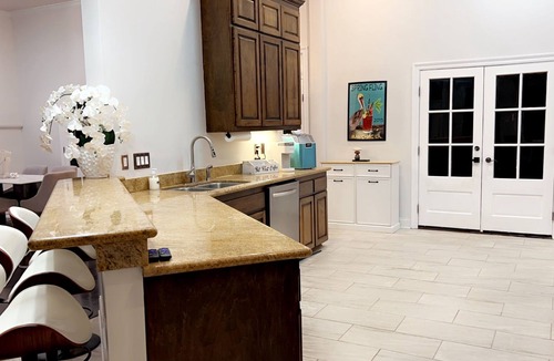 Ponchatoula House | BellaLuna sleeps 22! Massive home for groups centrally located from 5 venues!