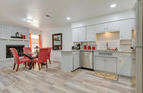 Fort Worth Apartment | Benbrook Vacation Rental with Yard Near Fort Worth!