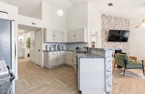 Garland House | Berrywood Stay/Pool + Fire Pit + Foosball