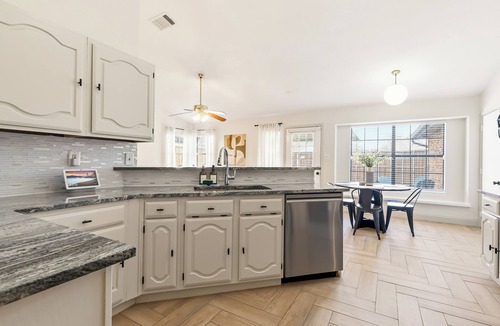 Garland House | Berrywood Stay/Pool + Fire Pit + Foosball