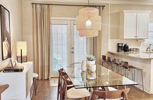 Oxford House | Best Deal in Oxford! 3 bed townhouse 1 mile from the Square and Stadium!