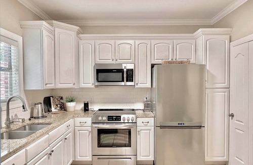 Oxford House | Best Deal in Oxford! 3 bed townhouse 1 mile from the Square and Stadium!