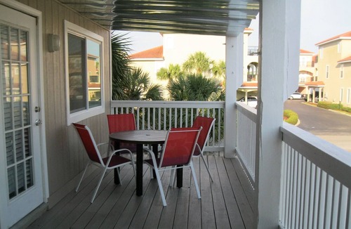 Sunnyside Apartment | BEST DEAL IN TOWN.3 MINUTES WALK TO THE BEACH!