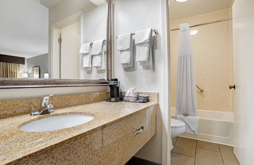 Pearl Hotel | Best Western Airport Inn