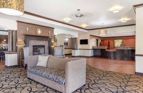 Center Hotel | Best Western Plus Classic Inn and Suites