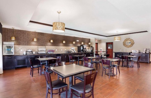 Center Hotel | Best Western Plus Classic Inn and Suites
