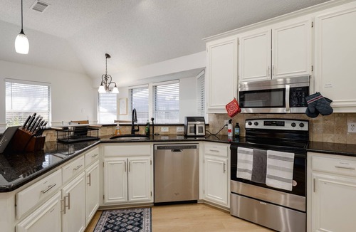 Southwest Arlington House | Big 4 Bdrm 2 Bath, Private 15' Swim Spa, Hot Tub, Fenced Private Yard, Big Trees