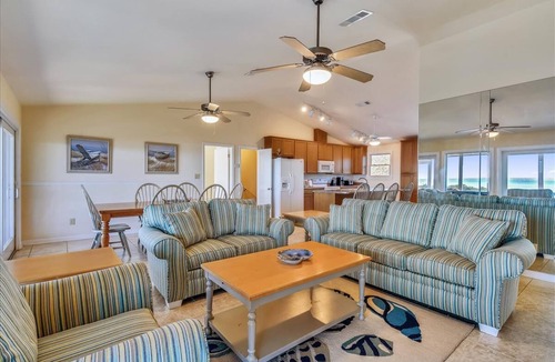 Plantation House | BIG BLUE SEA offers you the best gulf views from the screened porch!