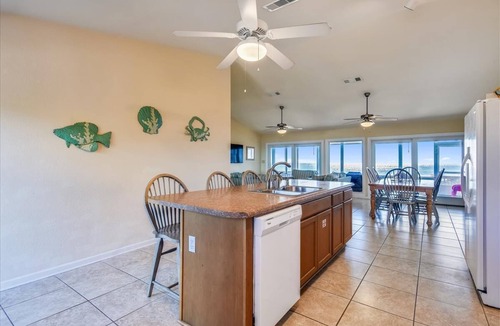 Plantation House | BIG BLUE SEA offers you the best gulf views from the screened porch!