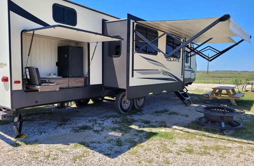 Port Bolivar RV Rental | Big Boy Beach Camper at Hailey's Beach-n-Bay RV Resort #3