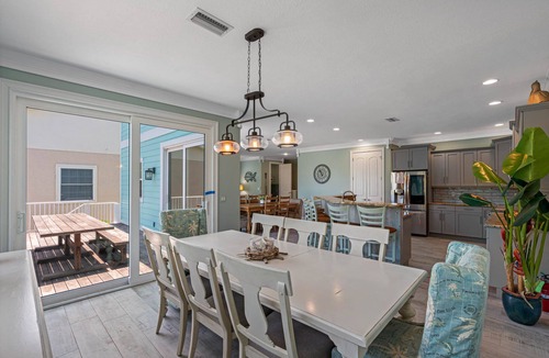 Holmes Beach House | Big Luxury 6 bdrm, Pool, Spa, Bikes, Kayak, Reviews, Beach!