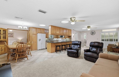 Town Of Blake House | 🌴 Big Tree | Pet Friendly Daytona Home | Hot Tub, Grill & RV/Boat Parking