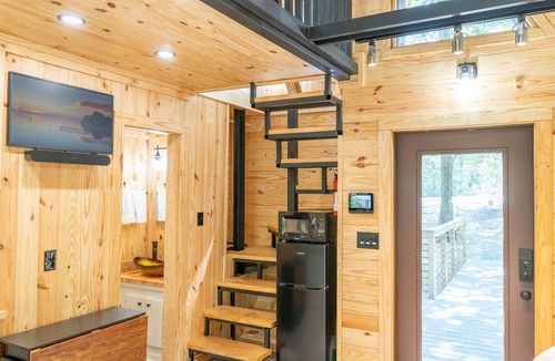 Pheba House | Birdhouse, Maben Venues, 14 mi to MSU