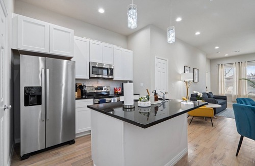 Oak Cliff House | Bishop Arts Duplex w/Yard – Pet Friendly 3BR/2.5BA