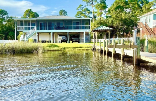 Harold House | Blackwater Bay Bungalow - Pet friendly waterfront home!