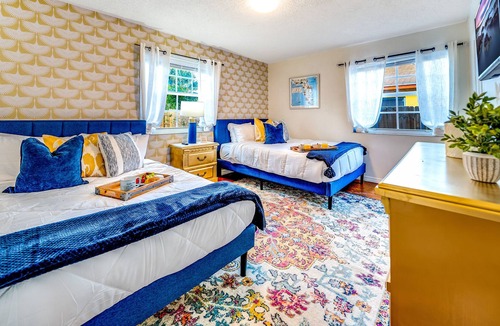 Pinewood Park House | BLISSFUL escape. *Hot tub, BBQ, near Beach & City