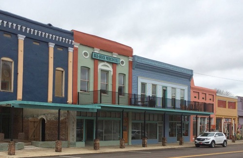 Water Valley Apartment | Blu-Buck Mercantile Hotel Apt. C
