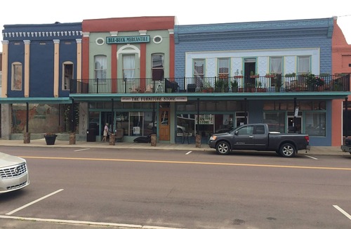 Water Valley Apartment | Blu-Buck Mercantile Hotel Apt. C