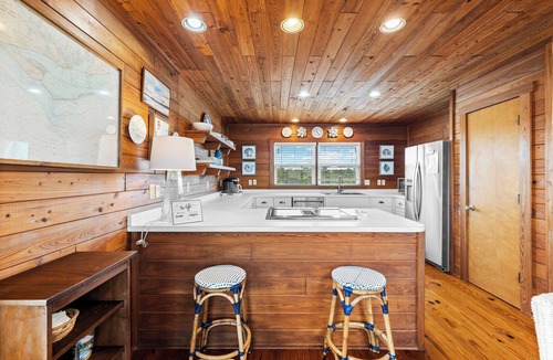 Plantation House | Blu Sea Glass: Tranquil Beachfront Old Florida Inspired Retreat - Sleeps 11!