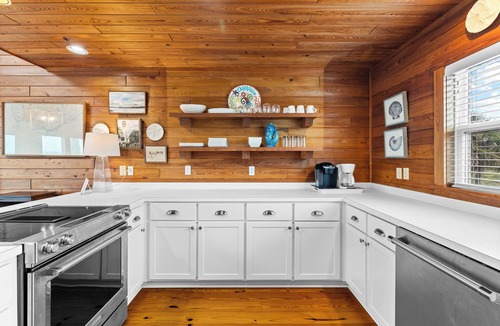 Plantation House | Blu Sea Glass: Tranquil Beachfront Old Florida Inspired Retreat - Sleeps 11!