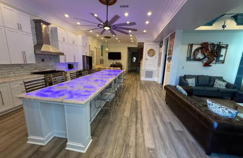 Treme Hotel | Blue Crawfish Boutique Hotel & Pool Bar