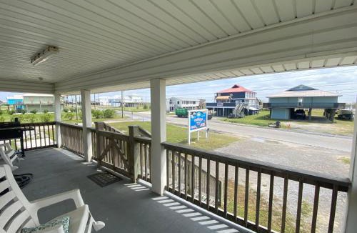 Grand Isle Hotel | Blue Dolphin Inn and Cottages