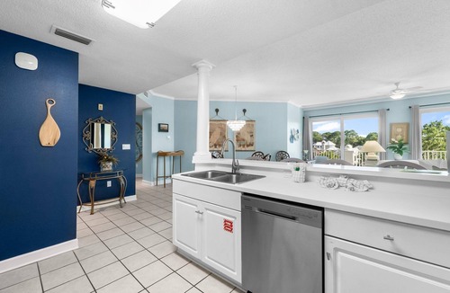 Santa Rosa Beach Condo | Blue Mountain Awaits: 3rd floor w/seasonal beach service!