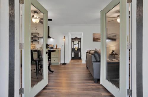 Montgomery House | Blue Pond Cottage Retreat Near Lake Conroe