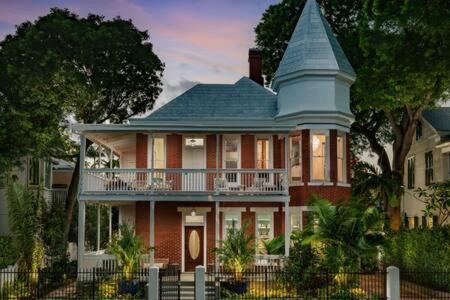 Historic Seaport Hotel | Blue Room at the Grand Maloney