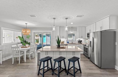 Riviera Beach House | Blue Tide Hideaway - Golf Cart, Sznl Hot Tub, Pets OK, FREE Daily Activities, & More!